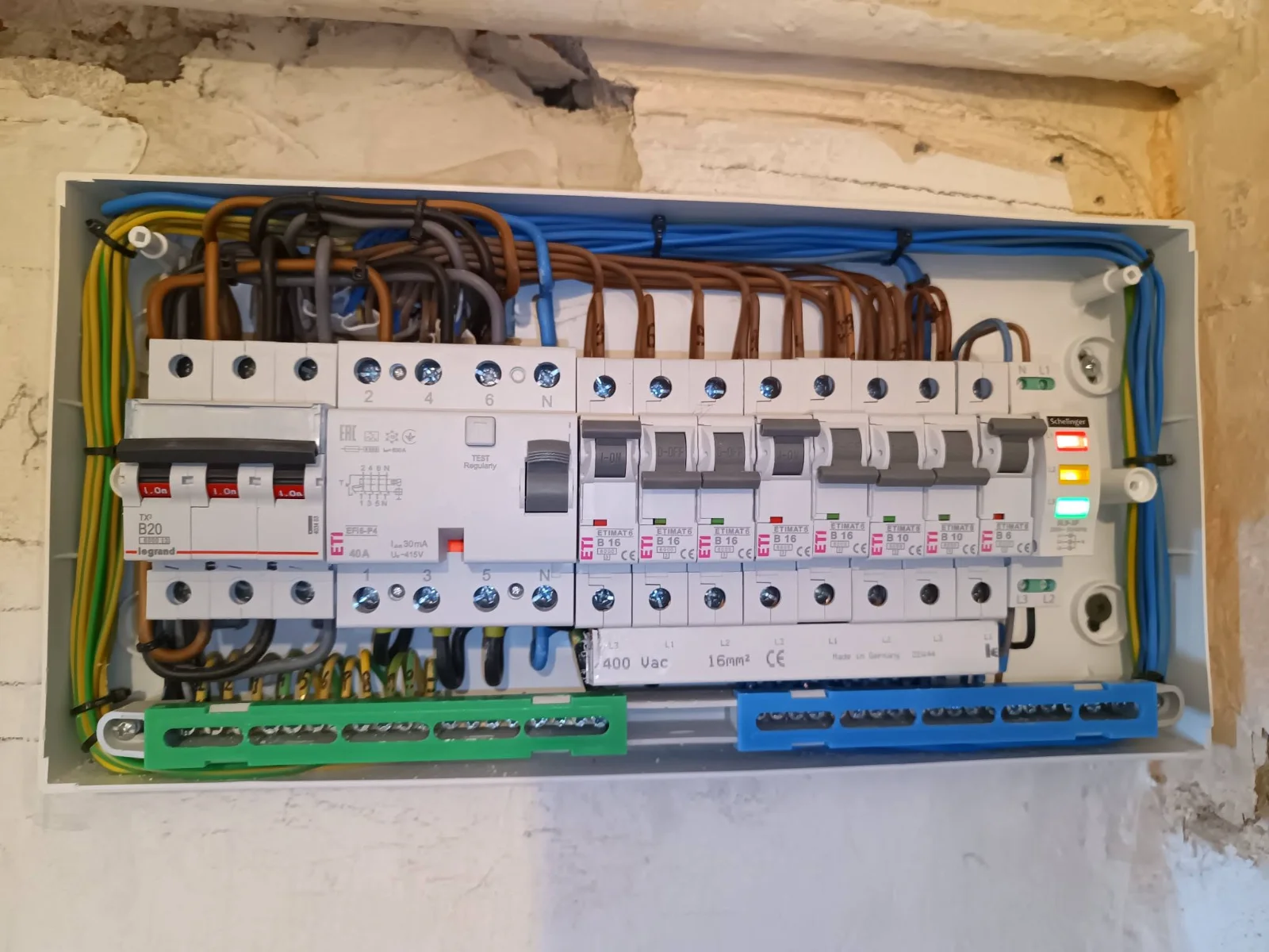 Realizacja DGinstal-bud — prace elektryczne we Wrocławiu i okolicy (10)